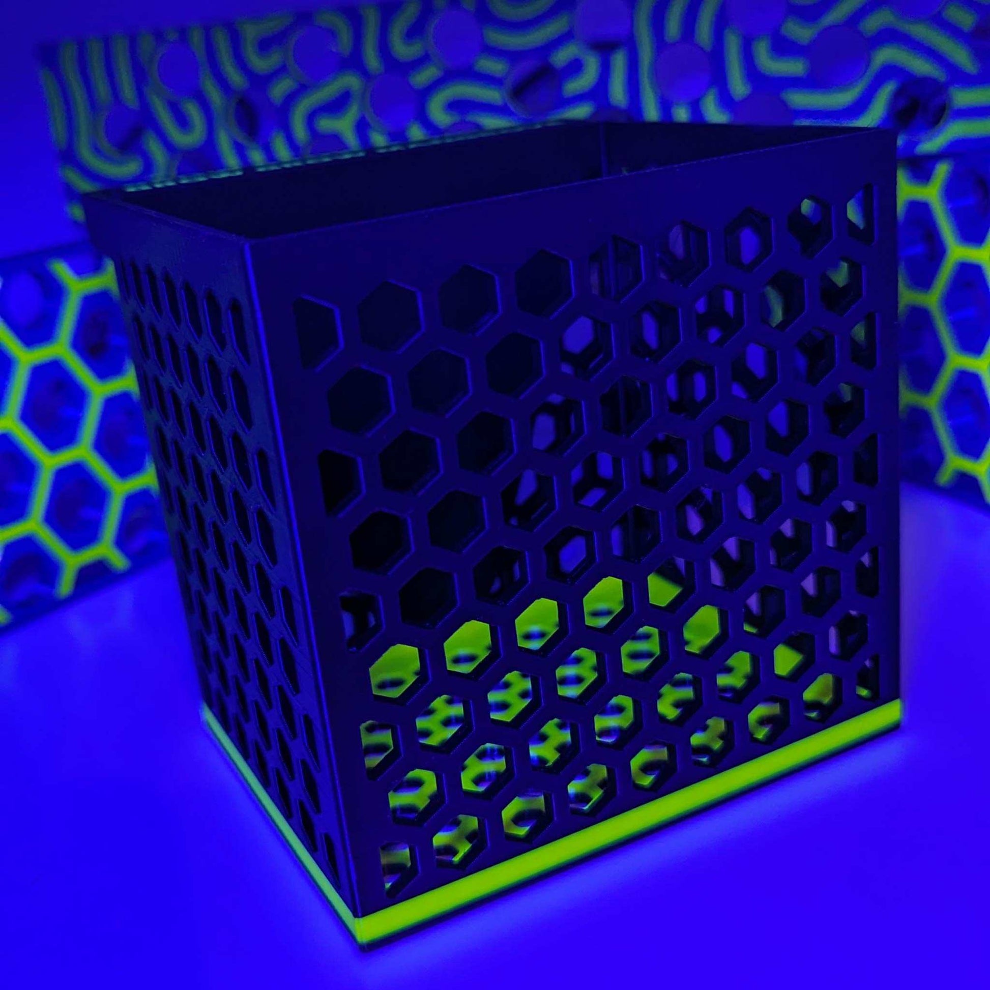 Mangrovenbox for cultivating mangroves in aquariums with blue and green design.